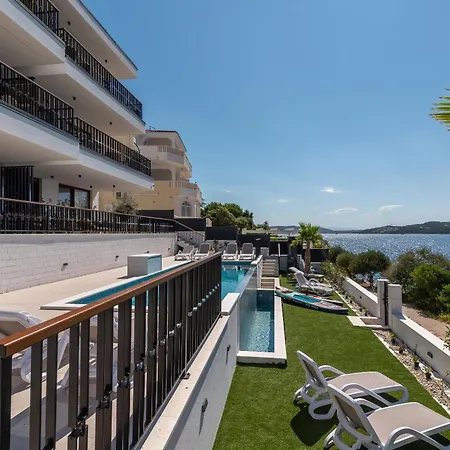 Royal Oak Beachfront Trogir *
