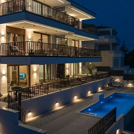 Apartment Royal Oak Beachfront Trogir *