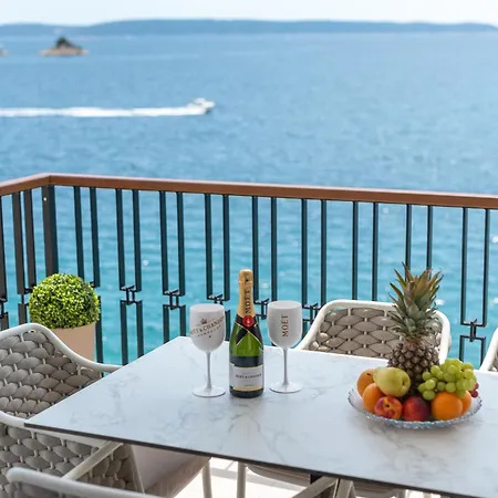 Apartment Royal Oak Beachfront Trogir