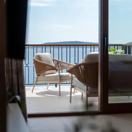 Royal Oak Beachfront Trogir Apartment