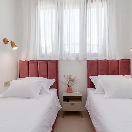 Apartment Royal Oak Beachfront Trogir