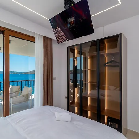 Royal Oak Beachfront Trogir Apartment *