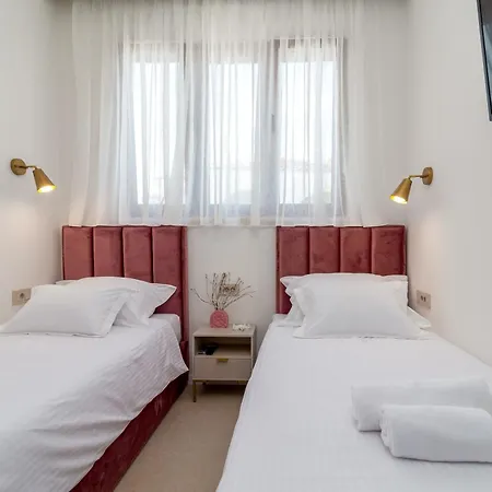 Apartment Royal Oak Beachfront Trogir