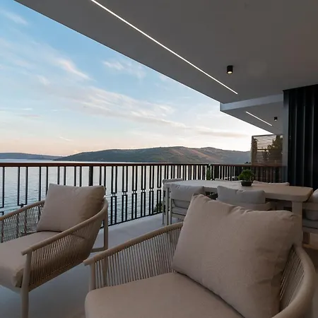 Royal Oak Beachfront Trogir 아파트