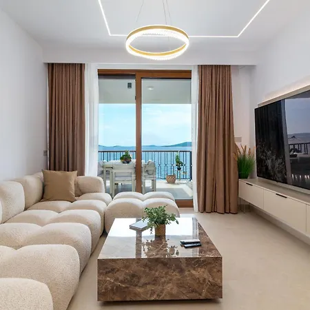 Royal Oak Beachfront Trogir * Seget Vranjica