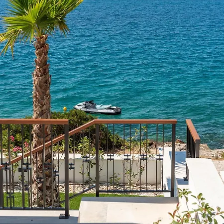 Apartment Royal Oak Beachfront Trogir Seget Vranjica