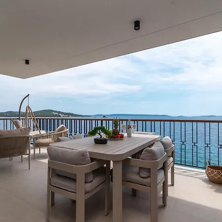 Apartment Royal Oak Beachfront Trogir *