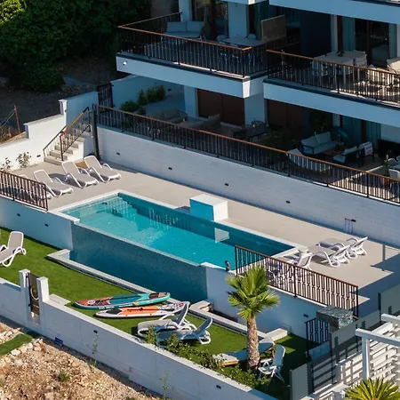 Apartment Royal Oak Beachfront Trogir