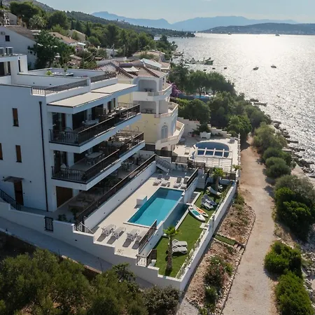 Royal Oak Beachfront Trogir * Seget Vranjica