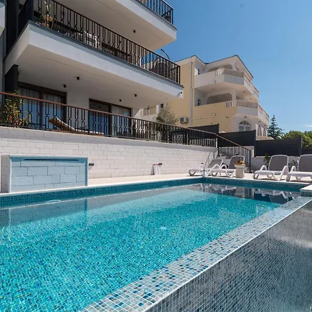 Royal Oak Beachfront Trogir * Seget Vranjica