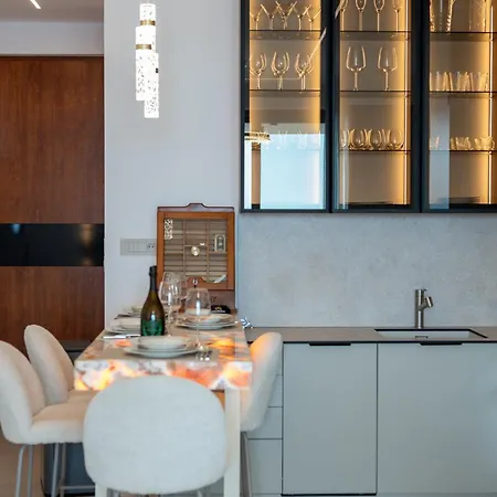 Apartment Royal Oak Beachfront Trogir *