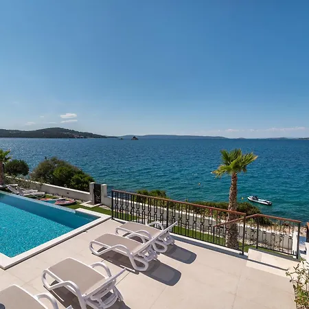 Apartment Royal Oak Beachfront Trogir Seget Vranjica