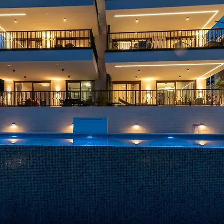Royal Oak Beachfront Trogir Apartment *