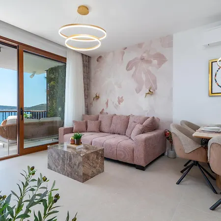 Apartment Royal Oak Beachfront Trogir