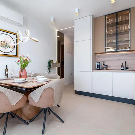 Apartment Royal Oak Beachfront Trogir Seget Vranjica