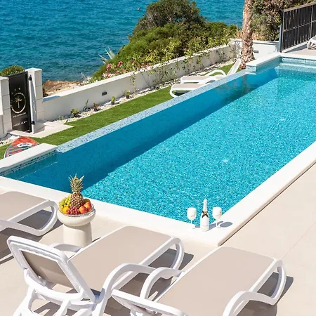 Royal Oak Beachfront Trogir Seget Vranjica